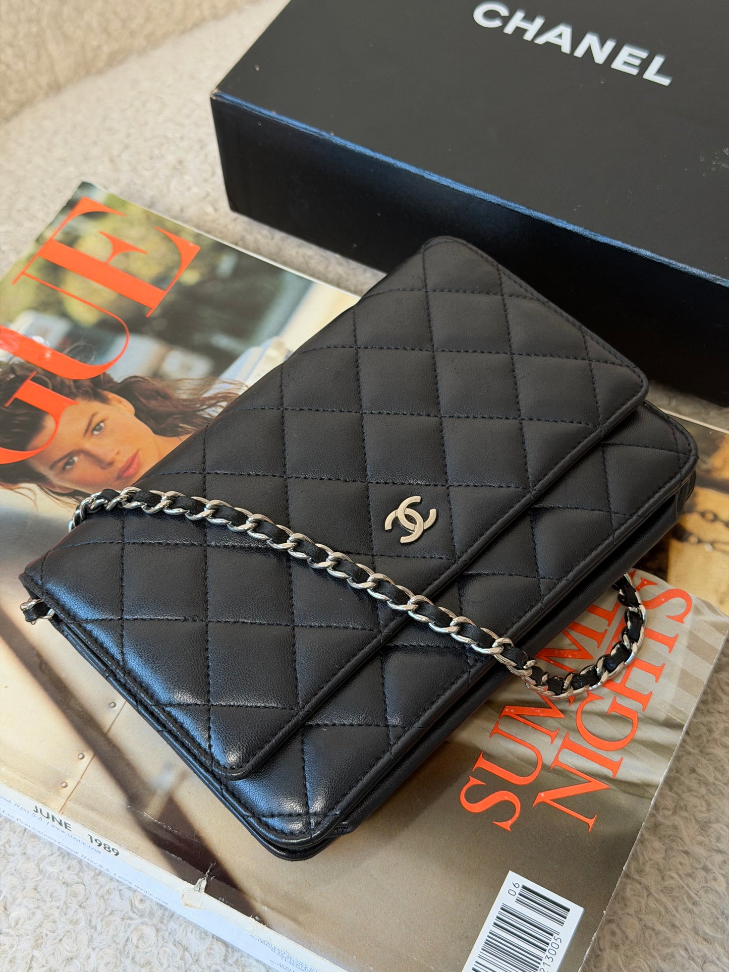 Pre-Owned Black Lambskin Leather Handbag