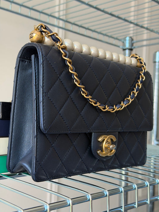 Pre-Owned Navy Metallic Lambskin Pearl Single Flap