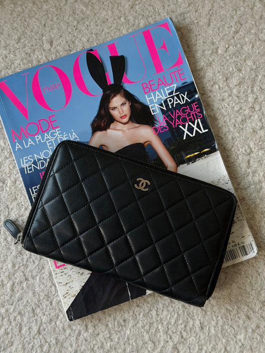 Pre-Owned Black Matelassé Lambskin Zip Wallet