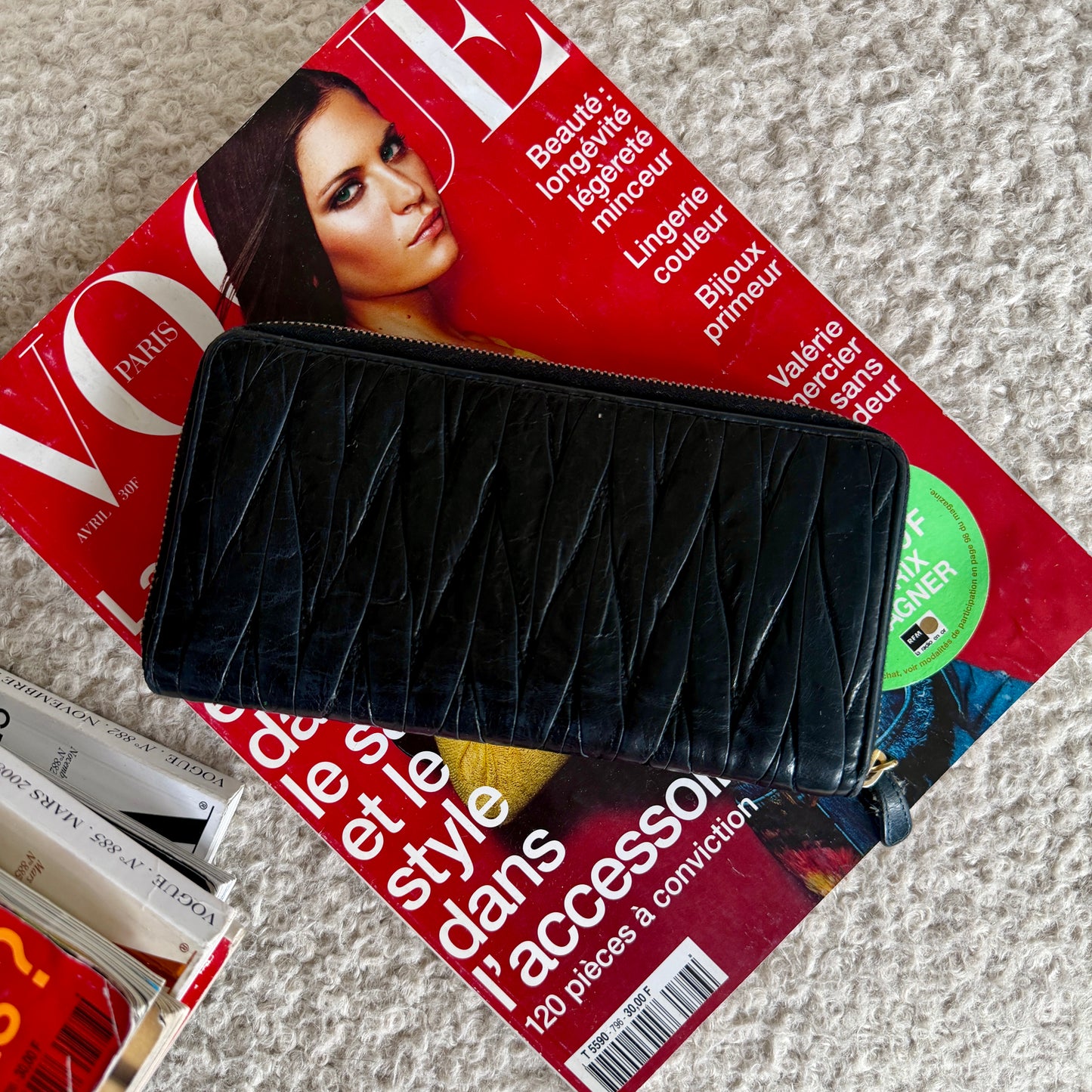 Pre-Owned Black Ruffled Leather Wallet