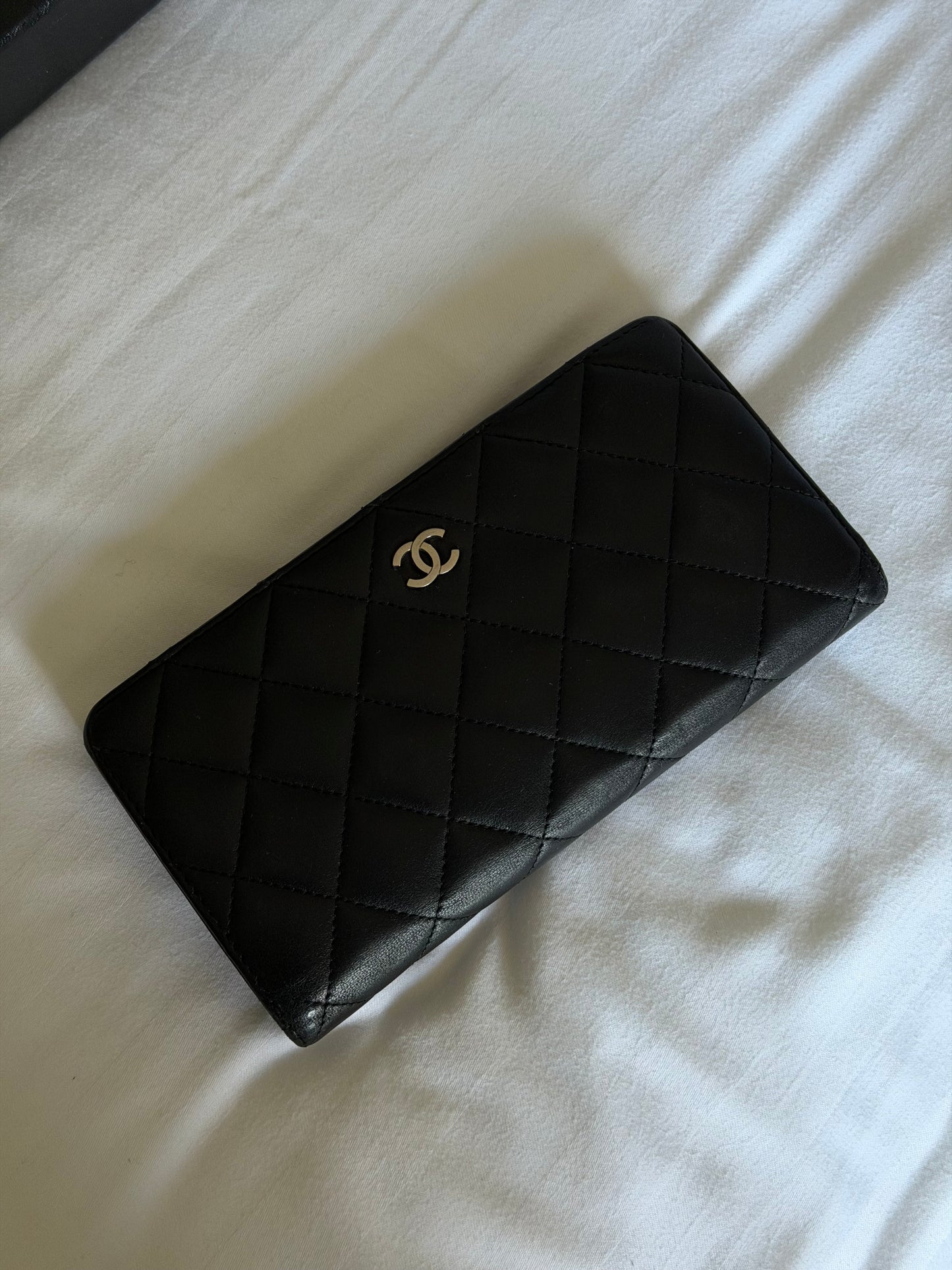 Pre-Owned Black Lambskin Leather Fold Wallet