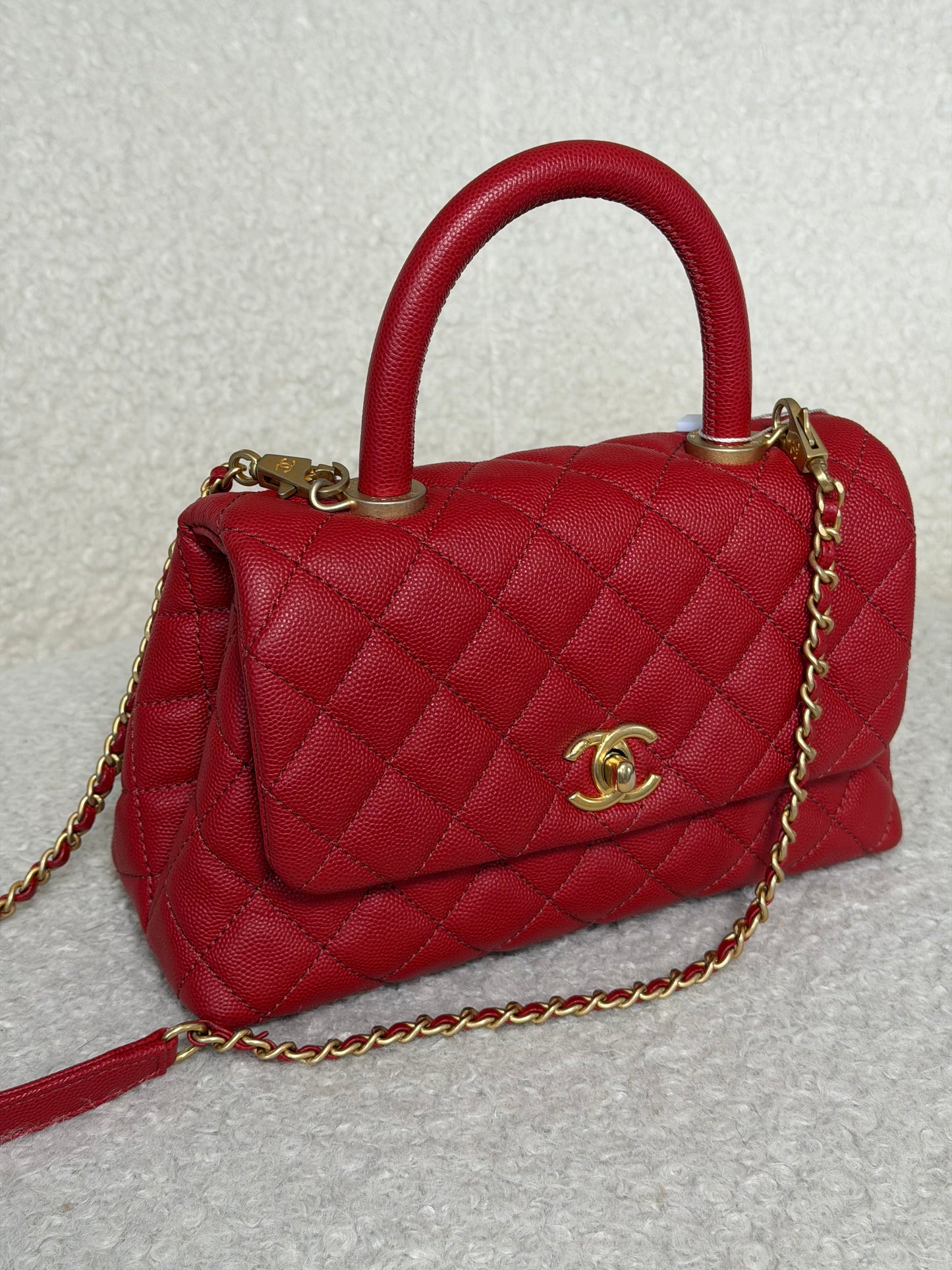 Pre-Owned Red Matelassé Caviar Leather Coco Top Handle Shoulder Bag