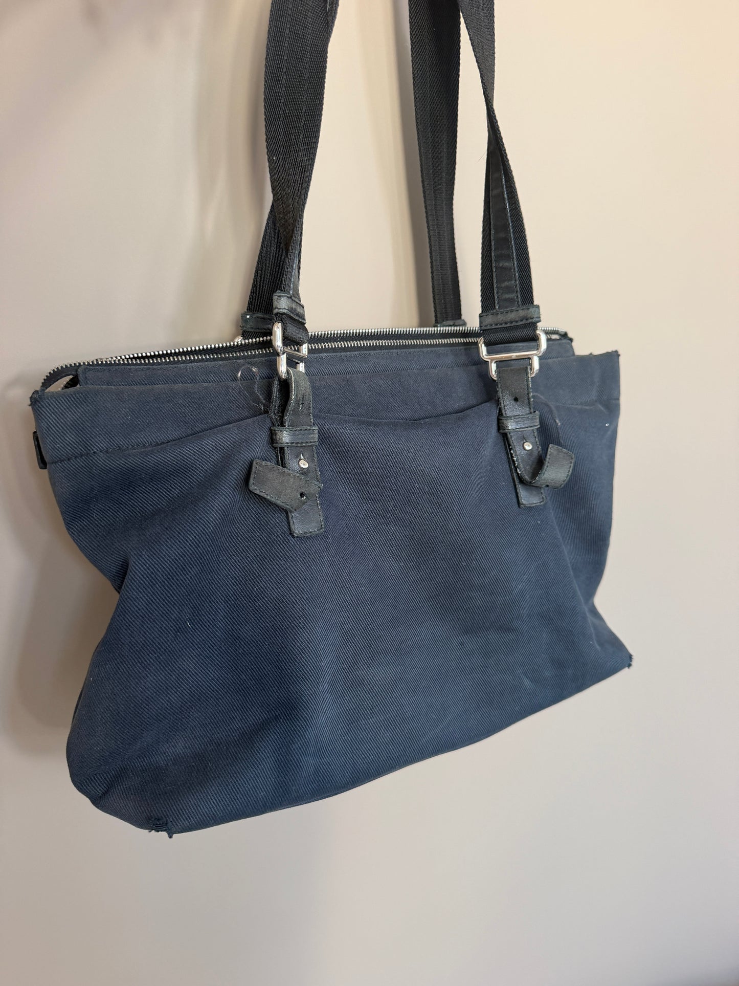 Pre-Owned Black Canvas Shoulder Bag