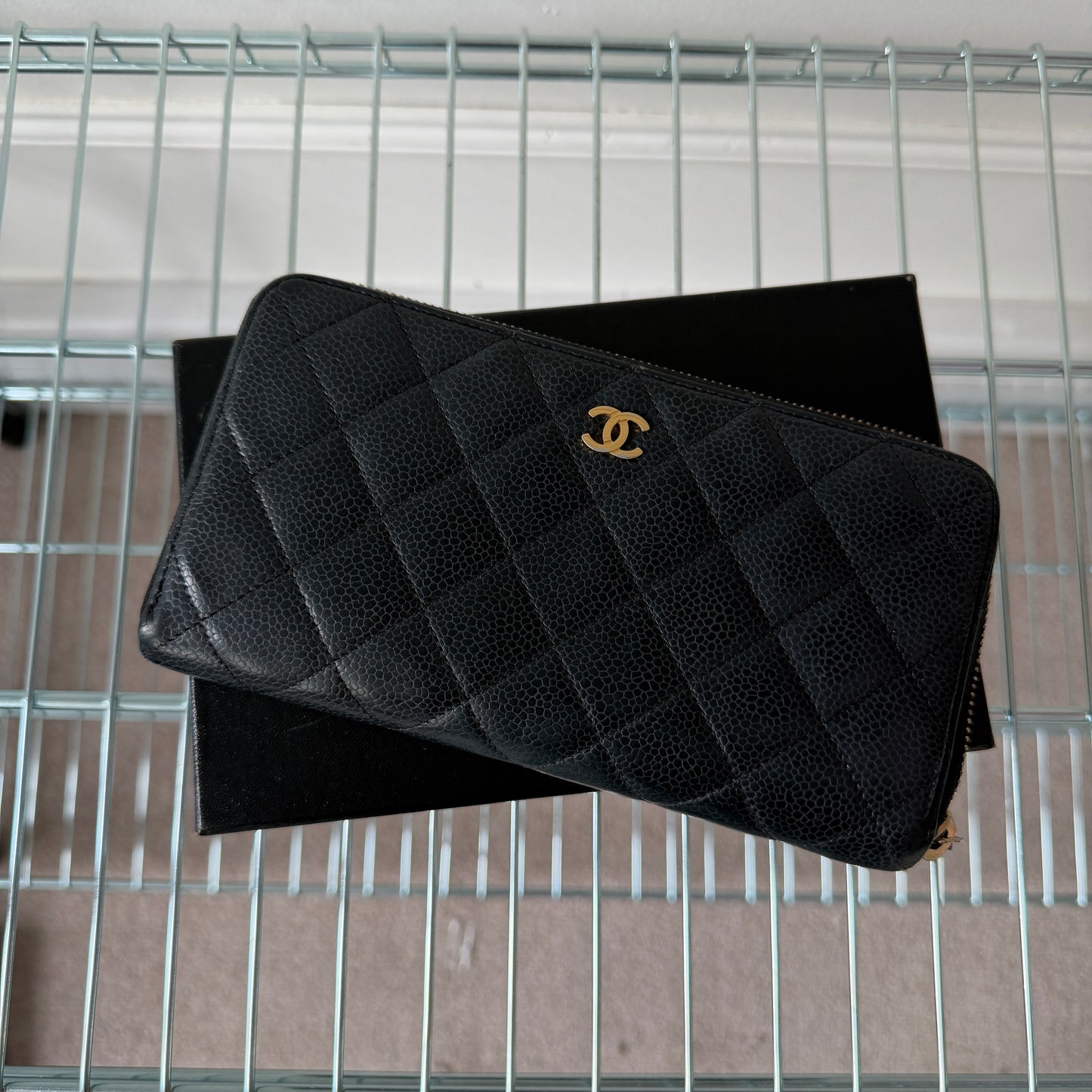 Pre-Owned Black Matelassé Caviar Leather Zip Wallet