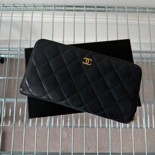 Pre-Owned Black Matelassé Caviar Leather Zip Wallet
