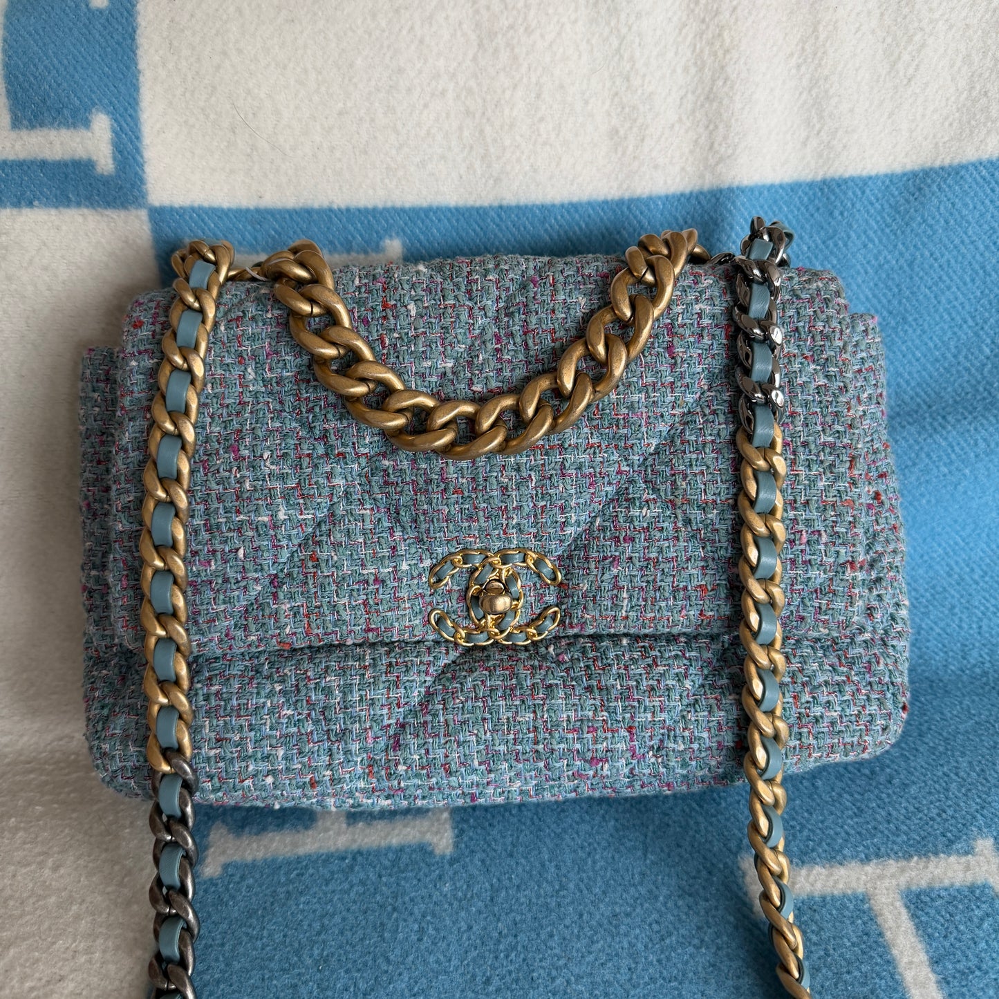 Pre-Owned Blue Tweed Crossbody 19 Single Flap Bag
