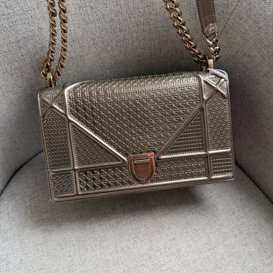 Pre-Owned Gold Metallic Calfskin Leather Diorama Crossbody Bag