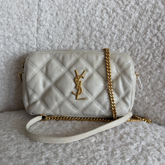 Pre-Owned White Quilted Leather Camera Bag