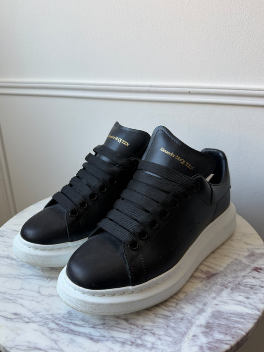 Black Trainers UK4