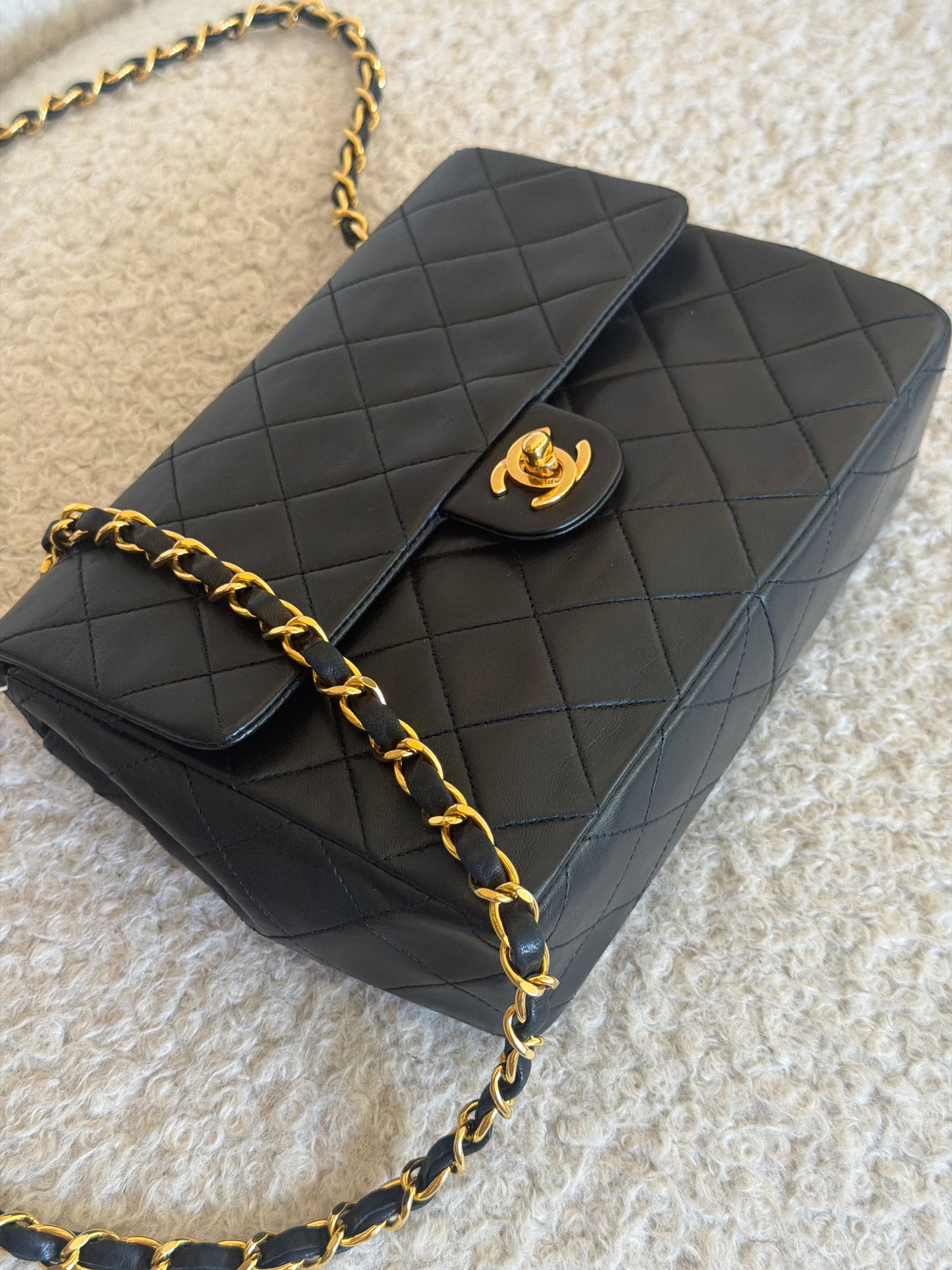 Pre-Owned Black Matelassé Lambskin Leather Square Single Flap Crossbody Bag