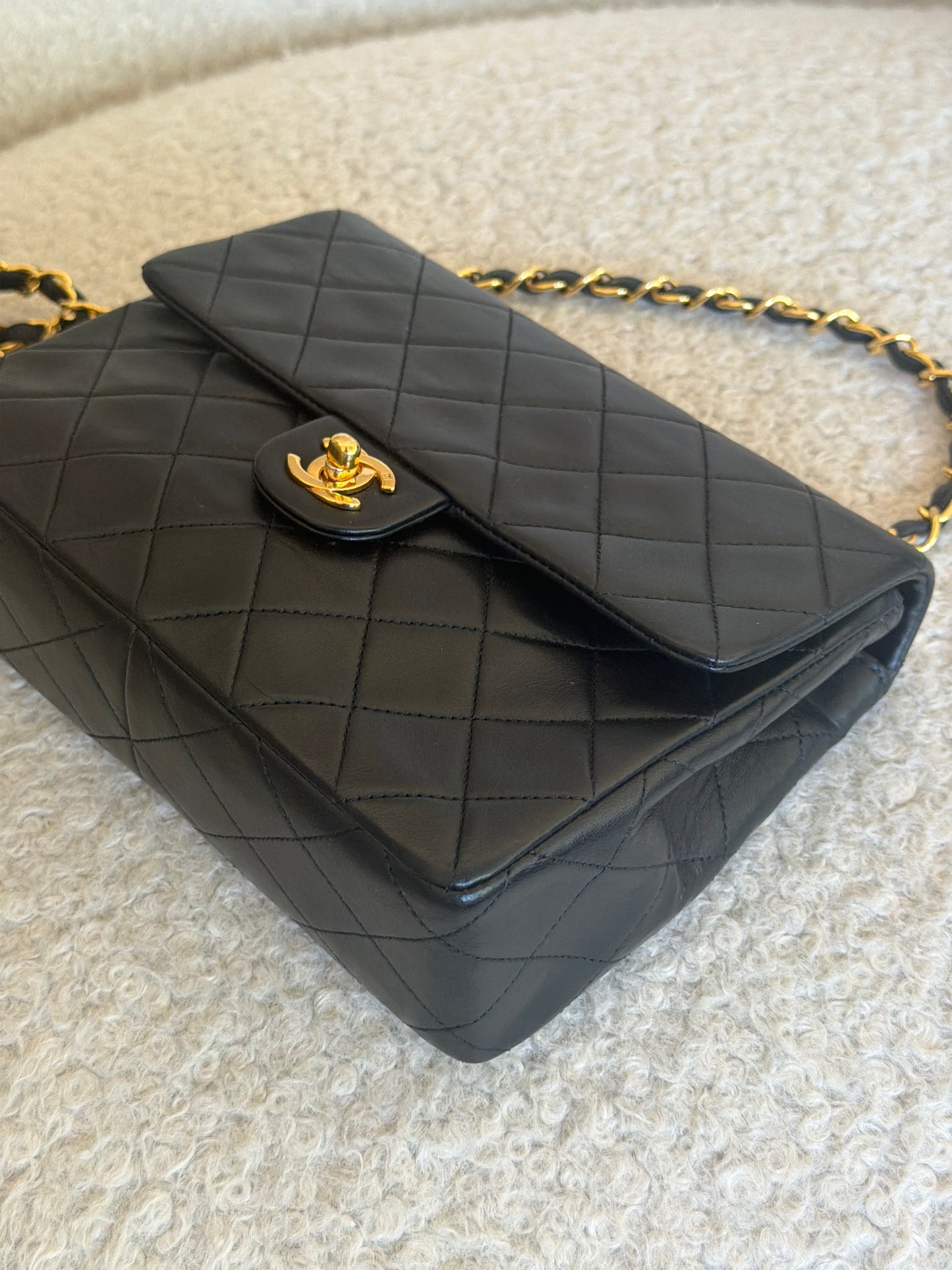 Pre-Owned Black Matelassé Lambskin Leather Square Single Flap Crossbody Bag