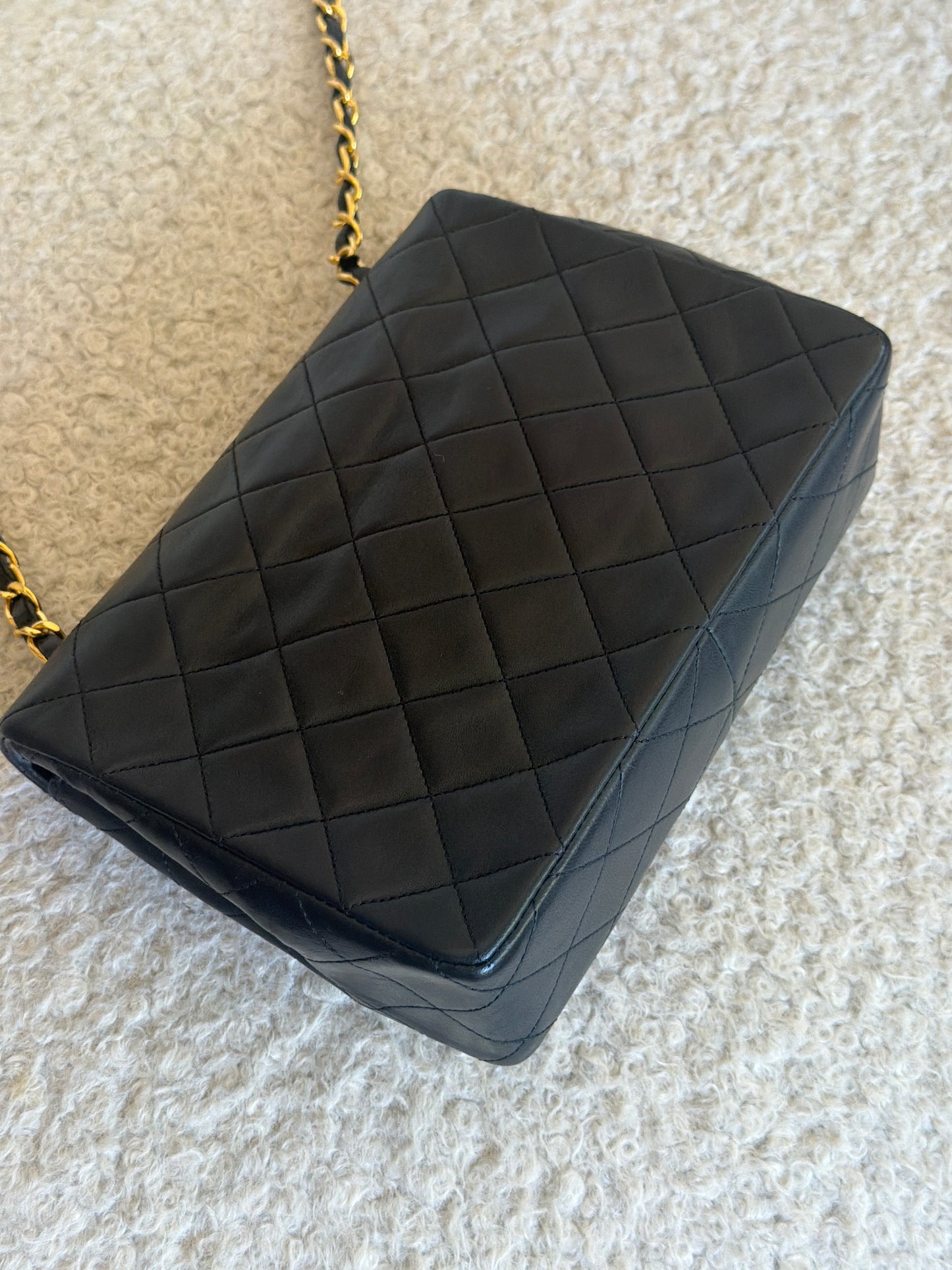 Pre-Owned Black Matelassé Lambskin Leather Square Single Flap Crossbody Bag