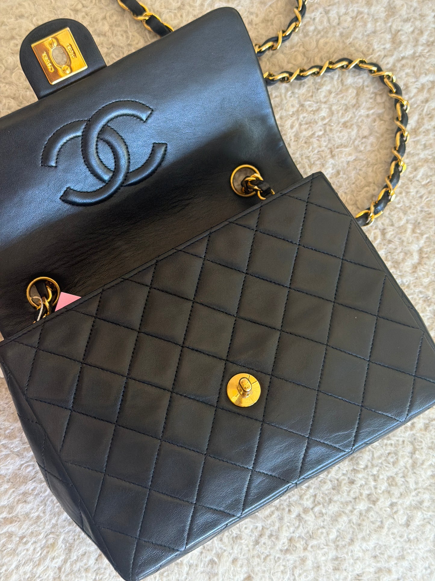 Pre-Owned Black Matelassé Lambskin Leather Square Single Flap Crossbody Bag