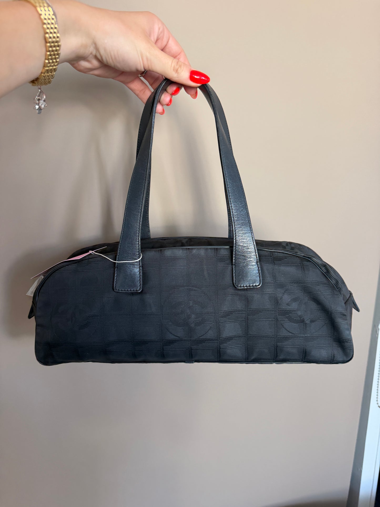 Pre-Owned Black Travelline Nylon Shoulder Bag