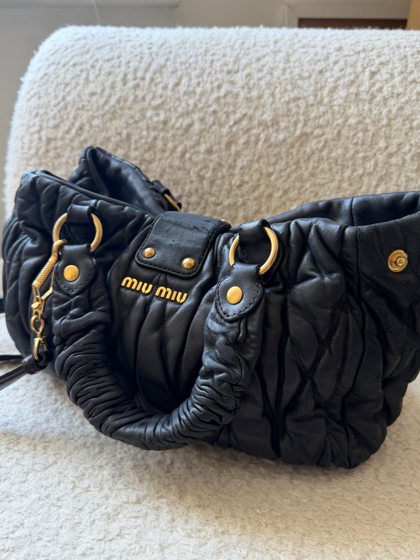Pre-Owned Black Ruffled Nappa Leather Handbag