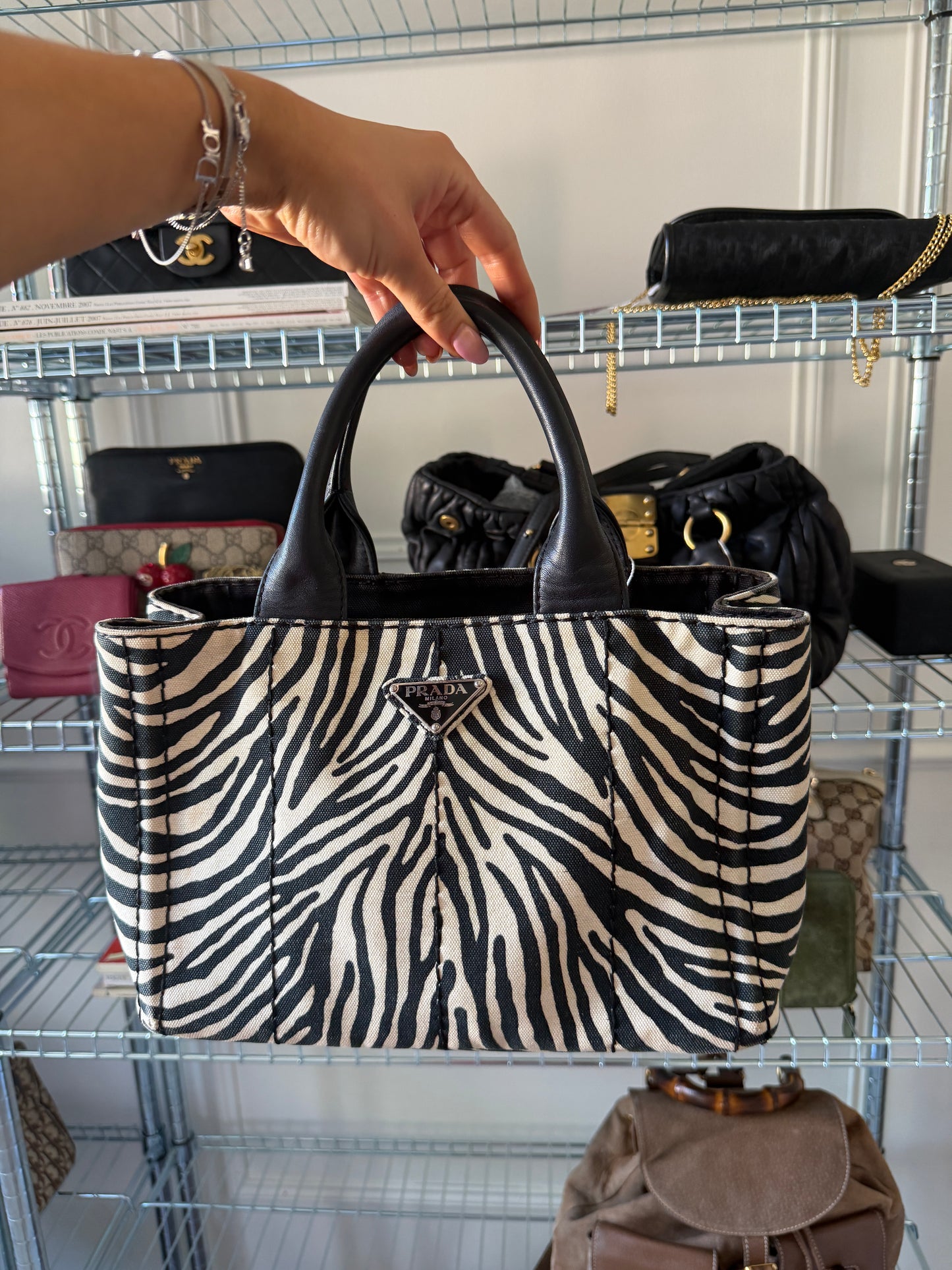 Pre-Owned Zebra B/W Canapa Galleria Tote Bag