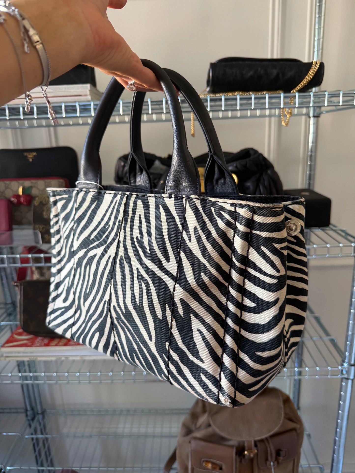 Pre-Owned Zebra B/W Canapa Galleria Tote Bag