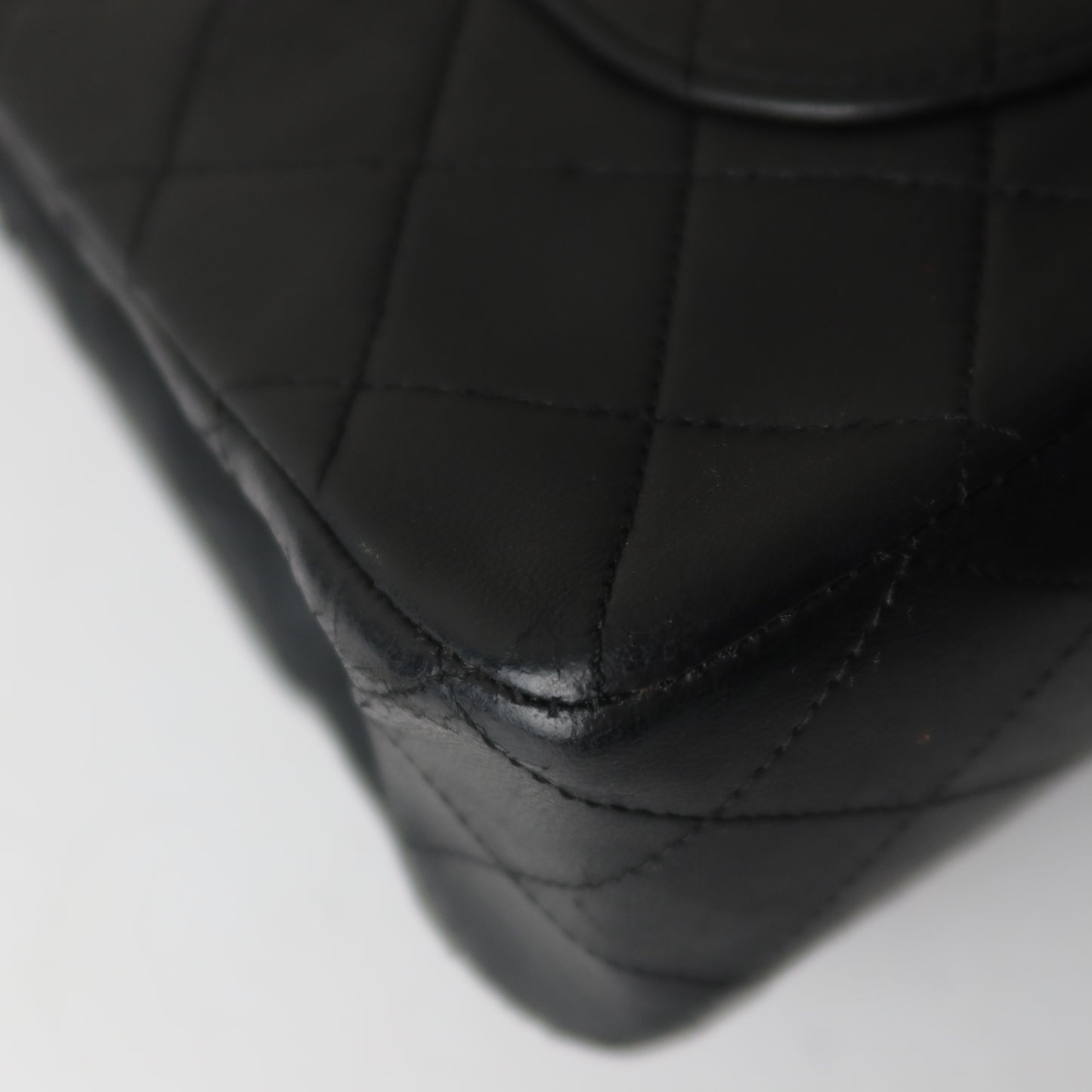 Medium Classic Flap