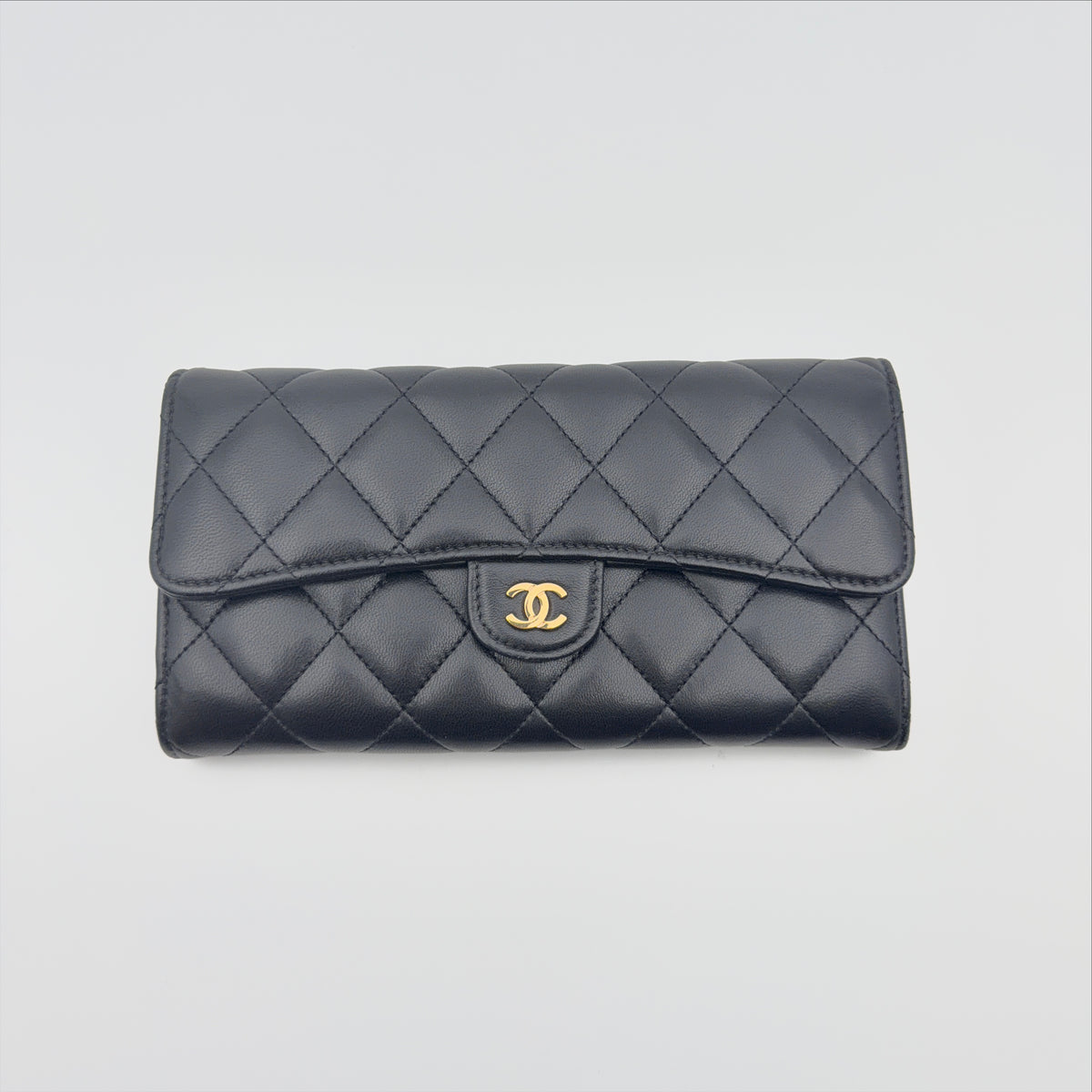 Pre-Owned Black Lambskin Leather Wallet