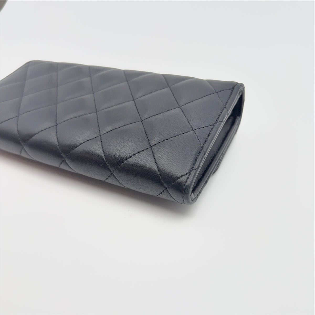 Pre-Owned Black Lambskin Leather Wallet