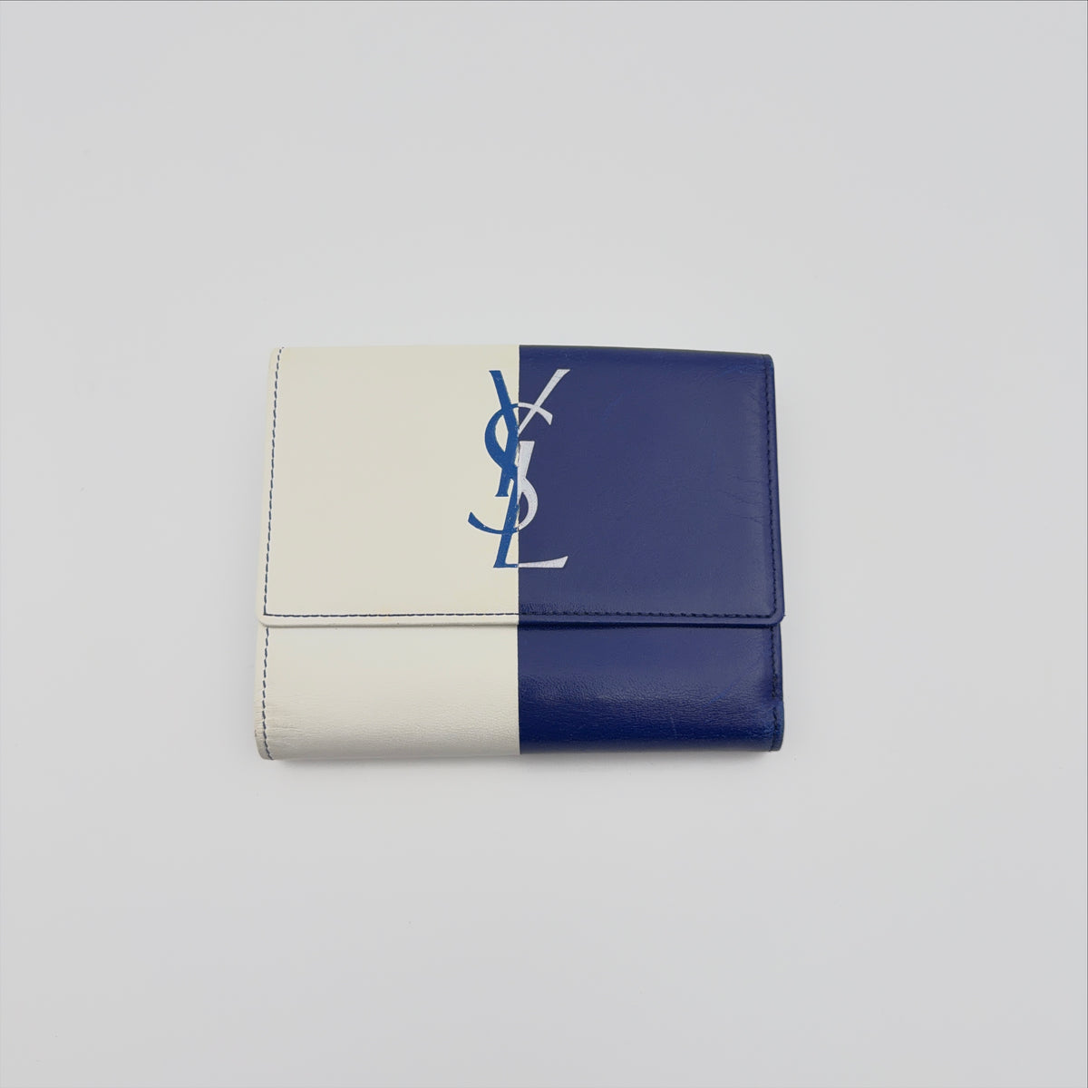 Pre-Owned White/Blue Leather Wallet
