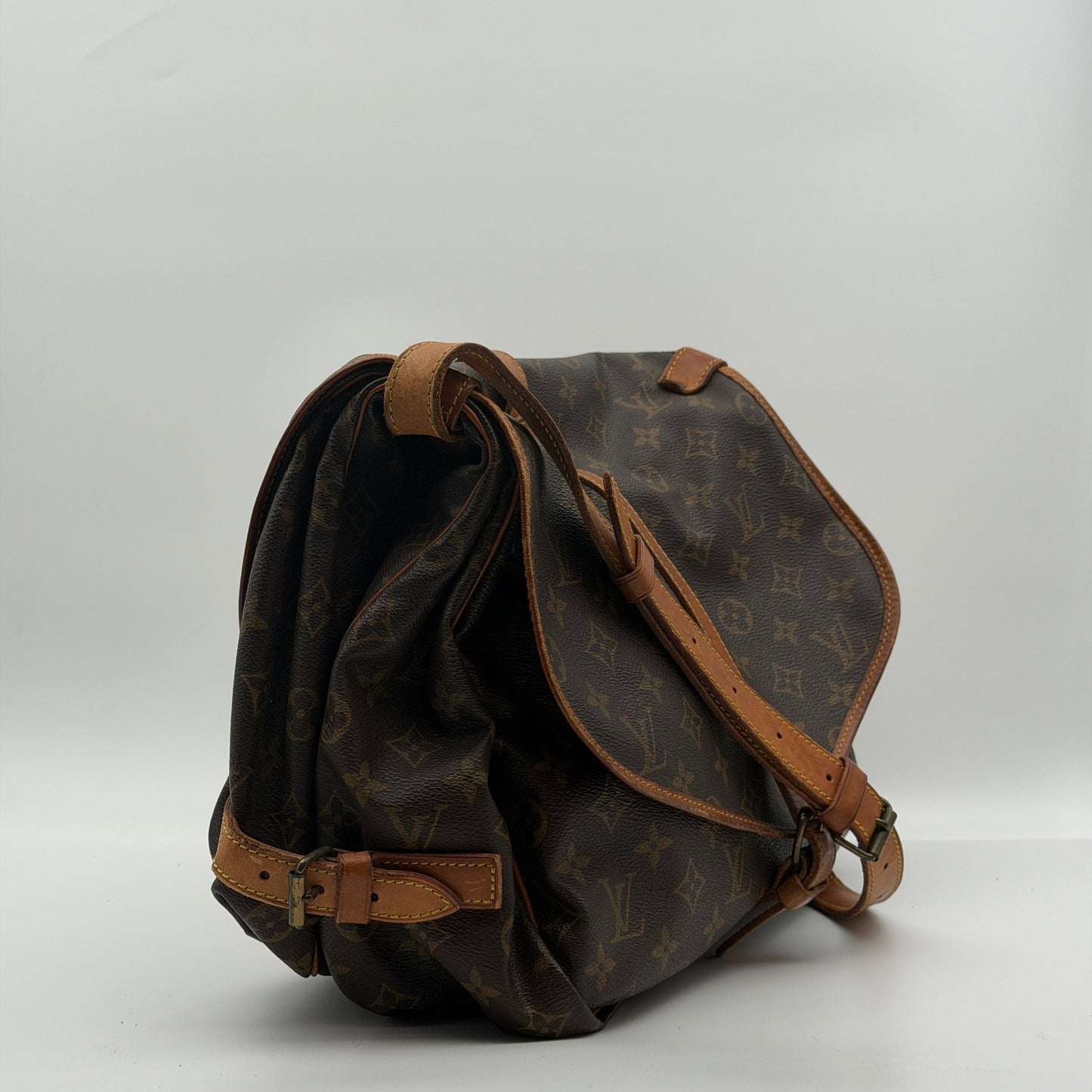 Pre-Owned LV Monogram Canvas Saumur 35 Crossbody Bag
