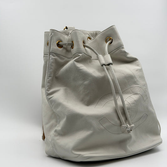 Pre-Owned White Lambskin Leather Bucket Bag Backpack