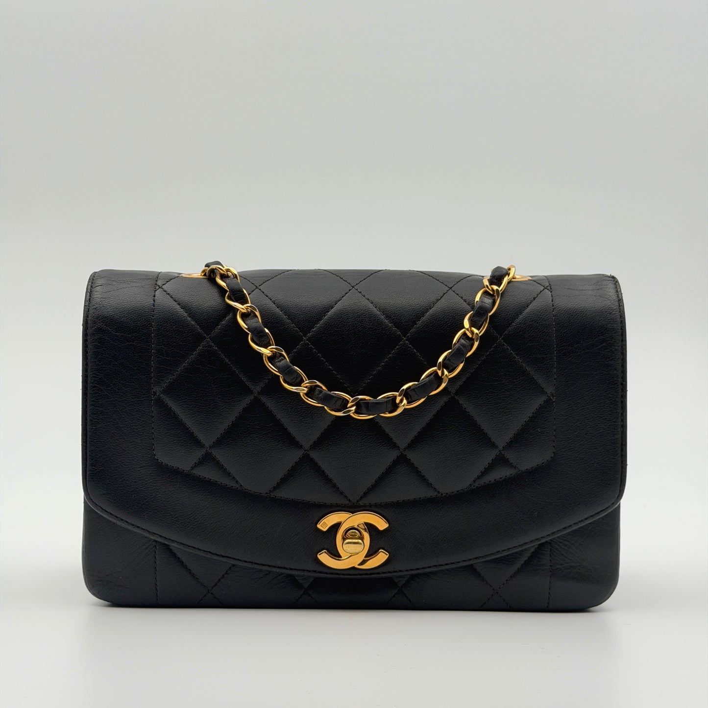 Pre-Owned Black Matelassé Lambskin Leather Diana Crossbody Bag