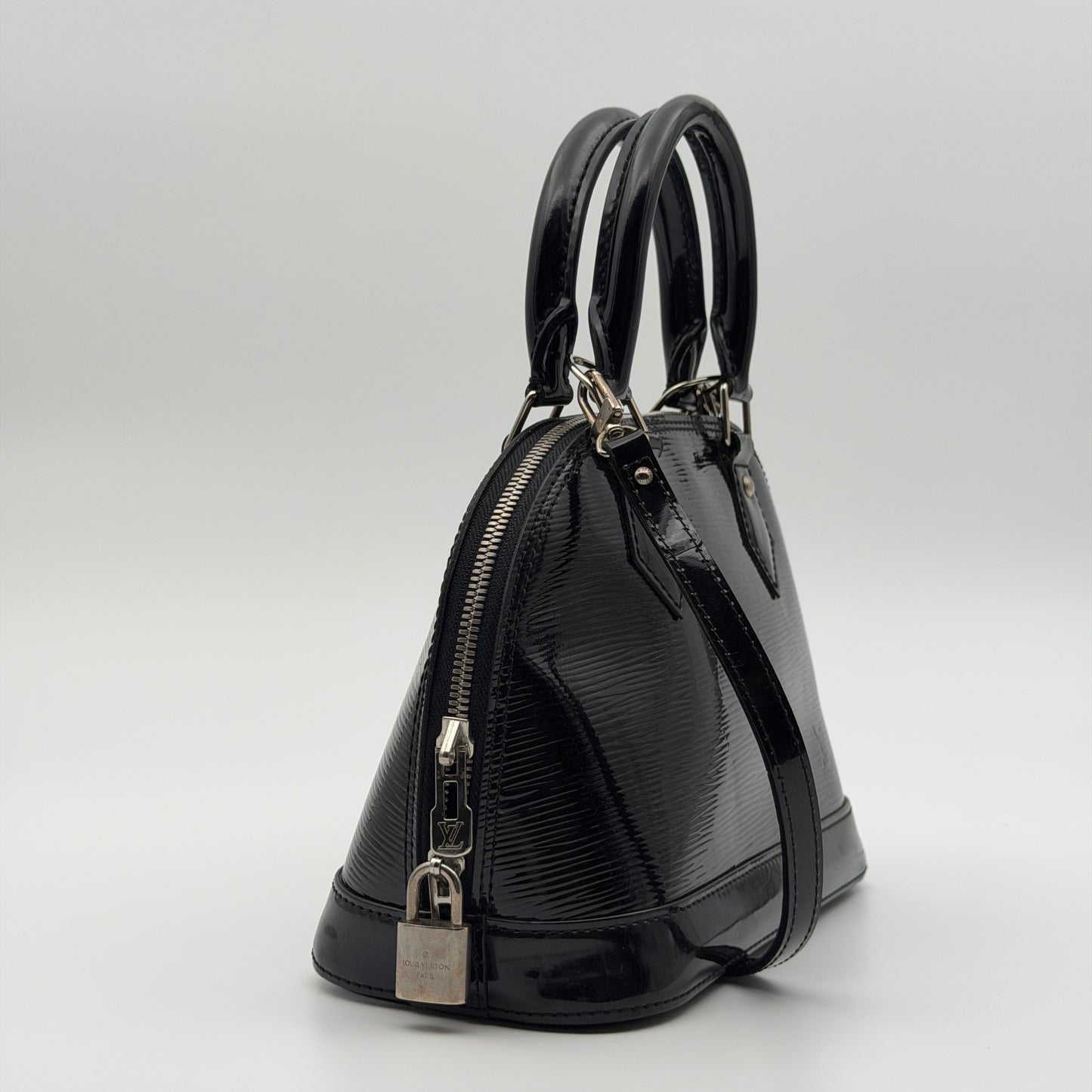 Pre-Owned Black Epi Electric Leather Alma BB Crossbody Bag