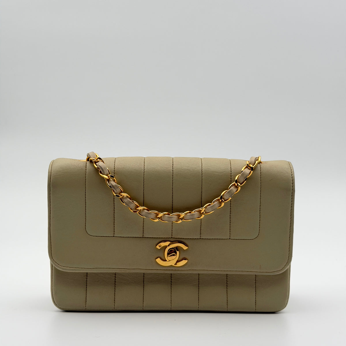 Pre-Owned Beige Piano Quilted Lambskin Leather Single Flap Crossbody