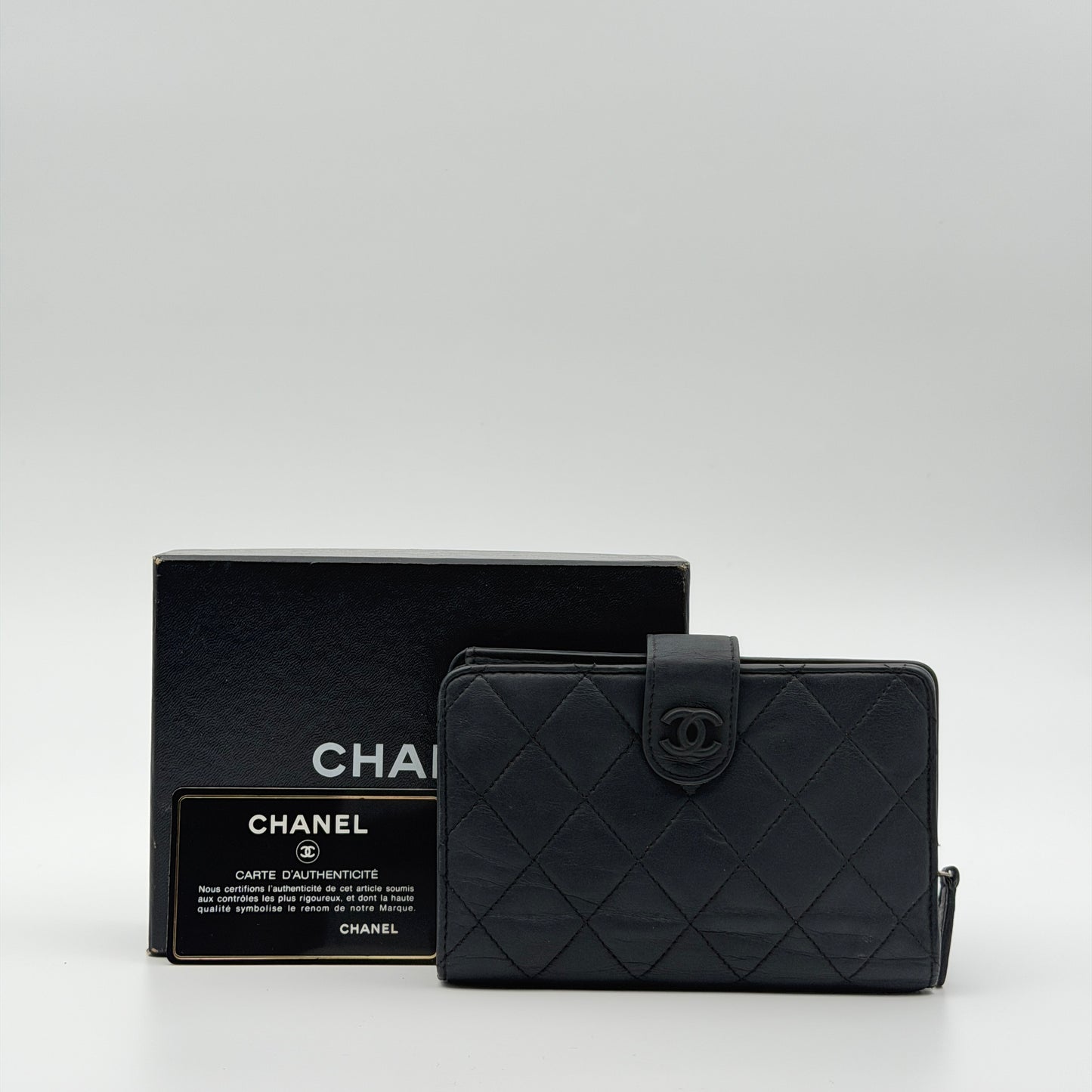 Pre-Owned Black Lambskin Leather Wallet