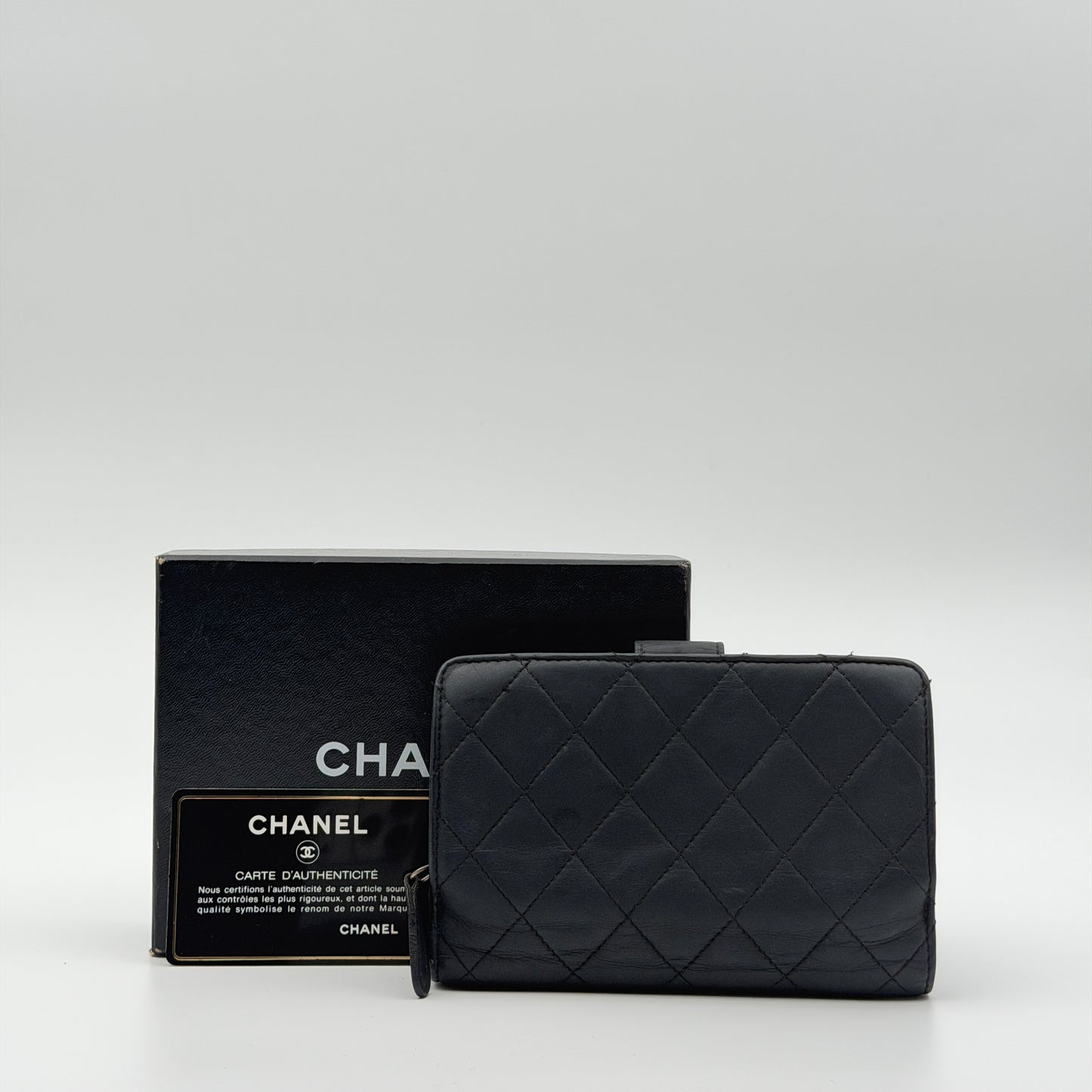 Pre-Owned Black Lambskin Leather Wallet