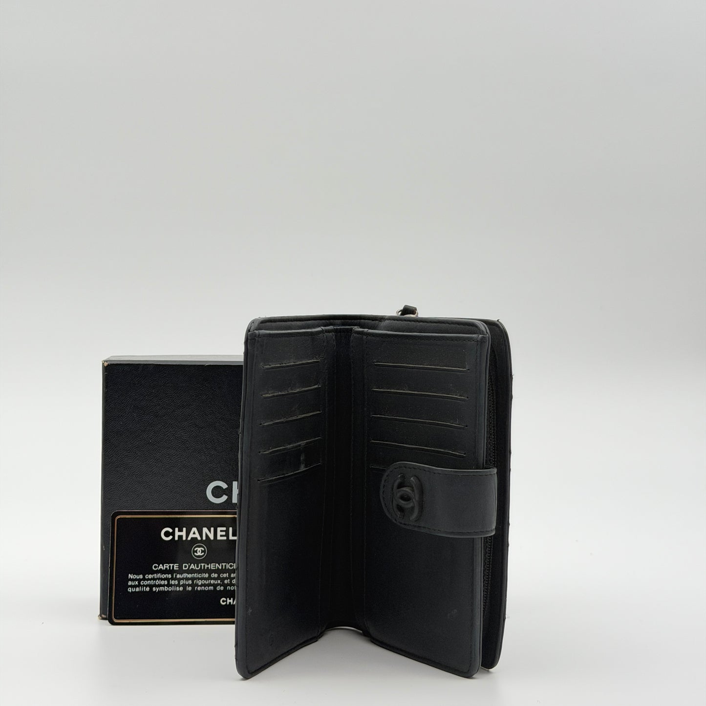 Pre-Owned Black Lambskin Leather Wallet