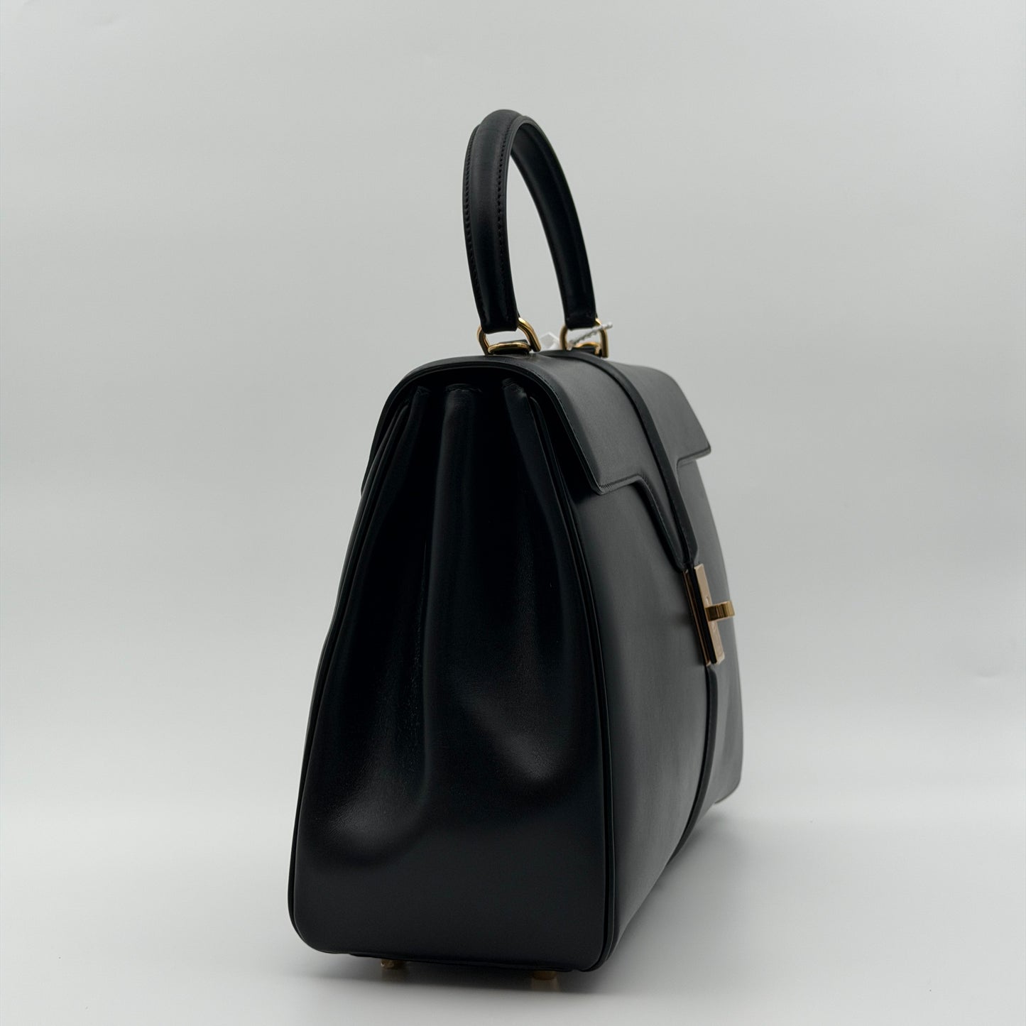 Pre-Owned Black Leather '16'