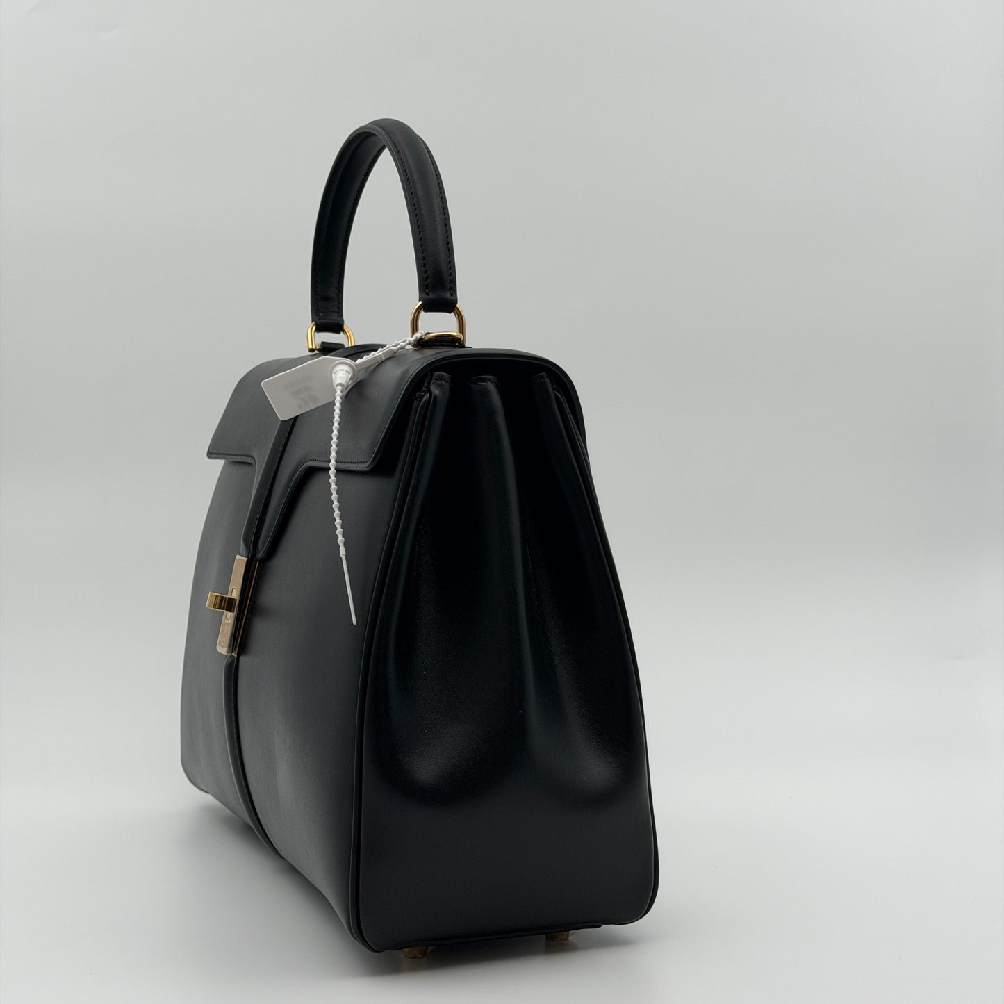 Pre-Owned Black Leather '16'