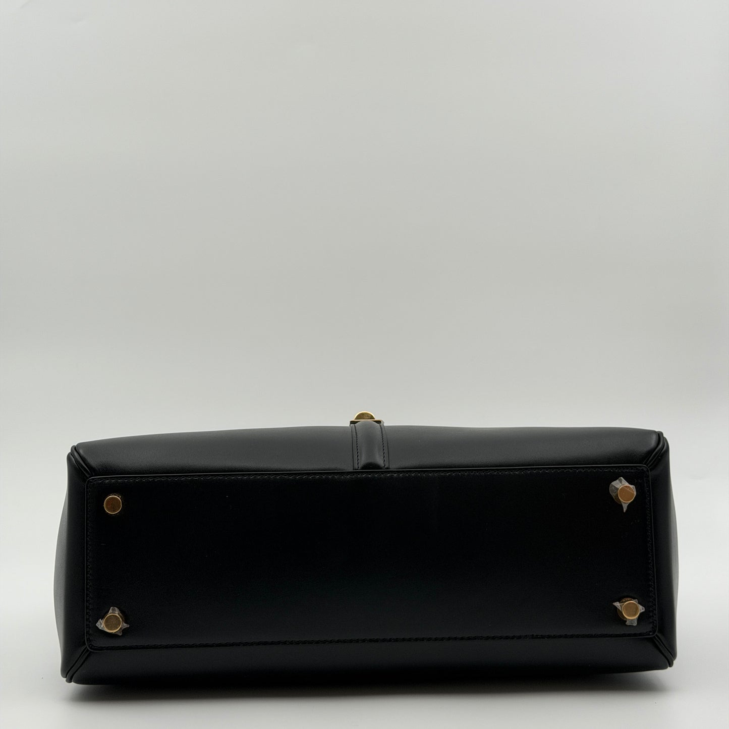 Pre-Owned Black Leather '16'
