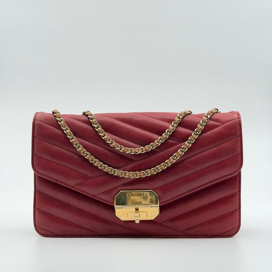 Pre-Owned Red Chevron Lambskin Single Flap Shoulder Bag