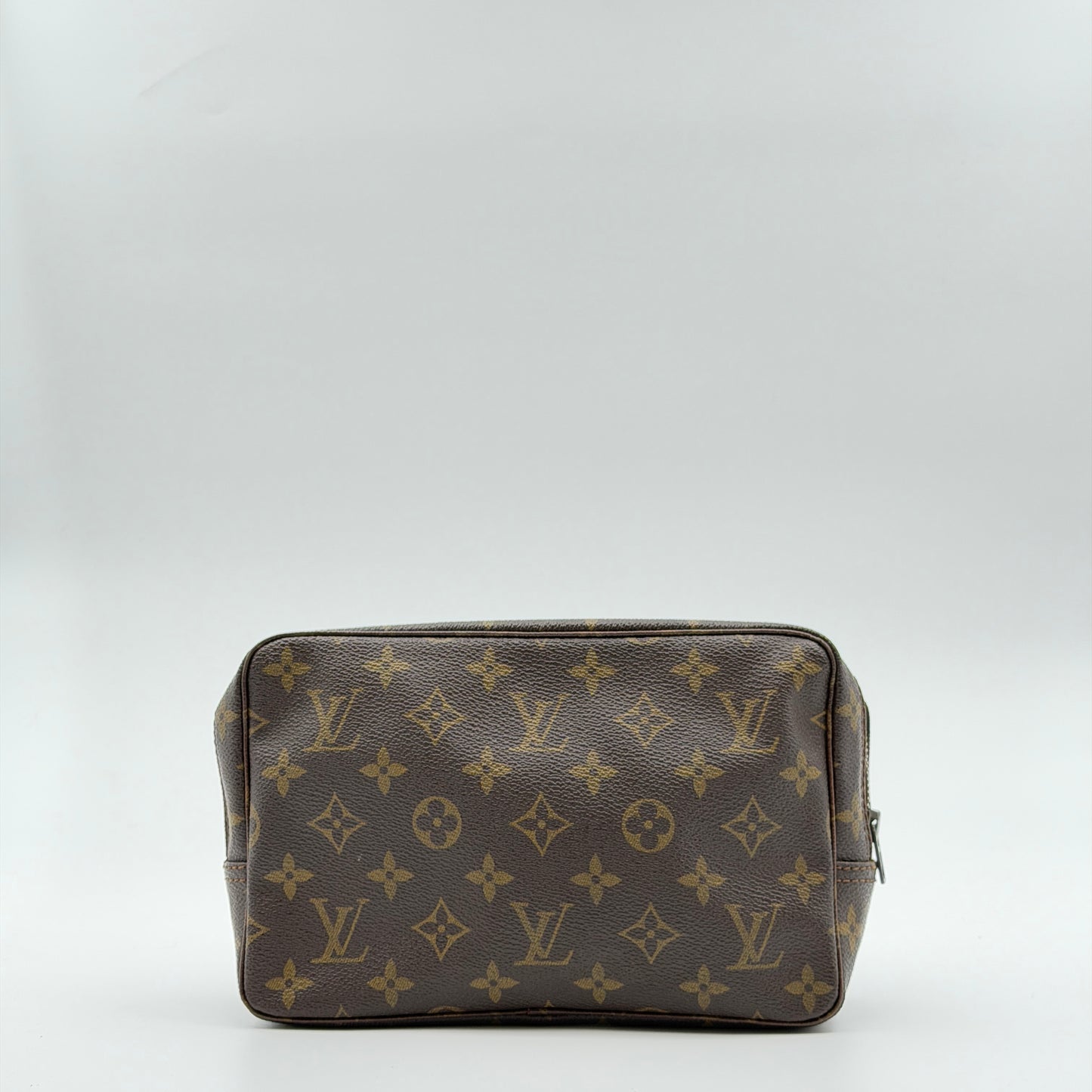 Pre-Owned LV Monogram Canvas Trousse 23 Toiletry Bag