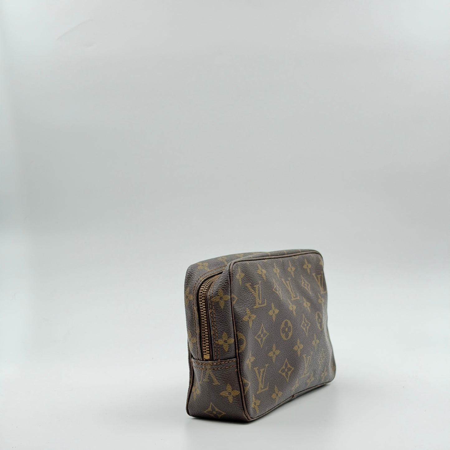 Pre-Owned LV Monogram Canvas Trousse 23 Toiletry Bag