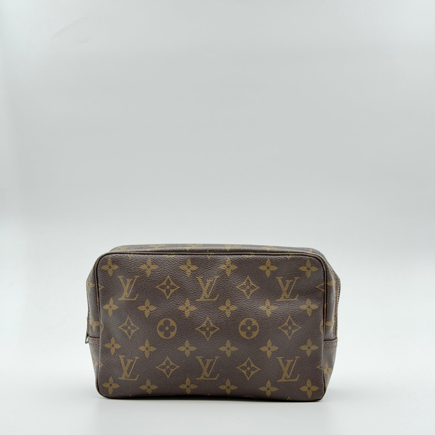 Pre-Owned LV Monogram Canvas Trousse 23 Toiletry Bag