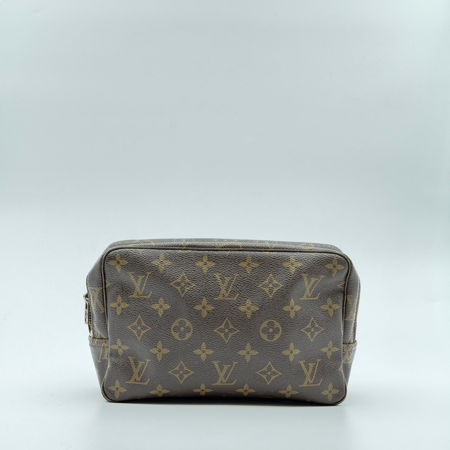 Pre-Owned LV Monogram Canvas Trousse 23
