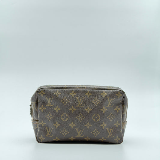 Pre-Owned LV Monogram Canvas Trousse 23