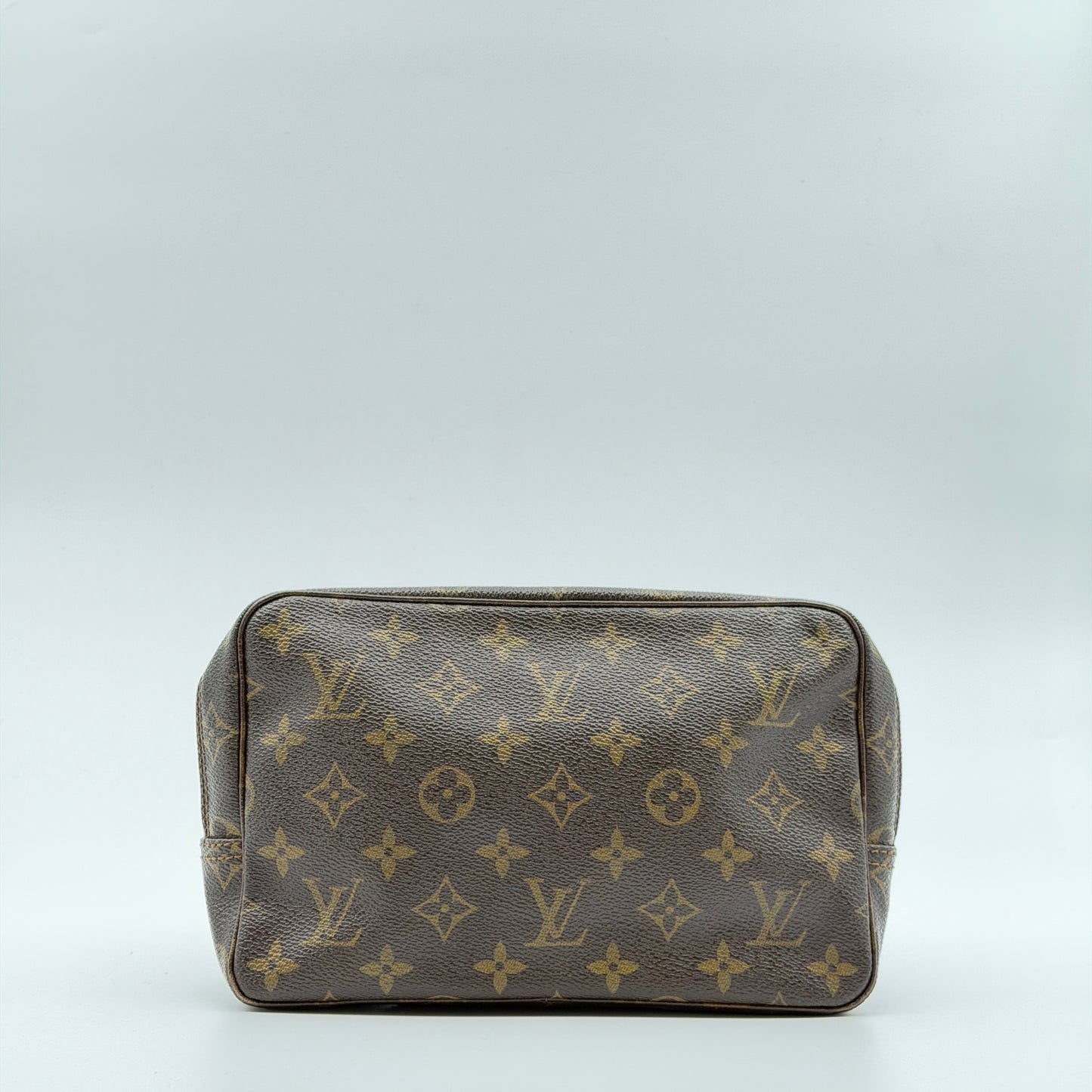 Pre-Owned LV Monogram Canvas Trousse 23